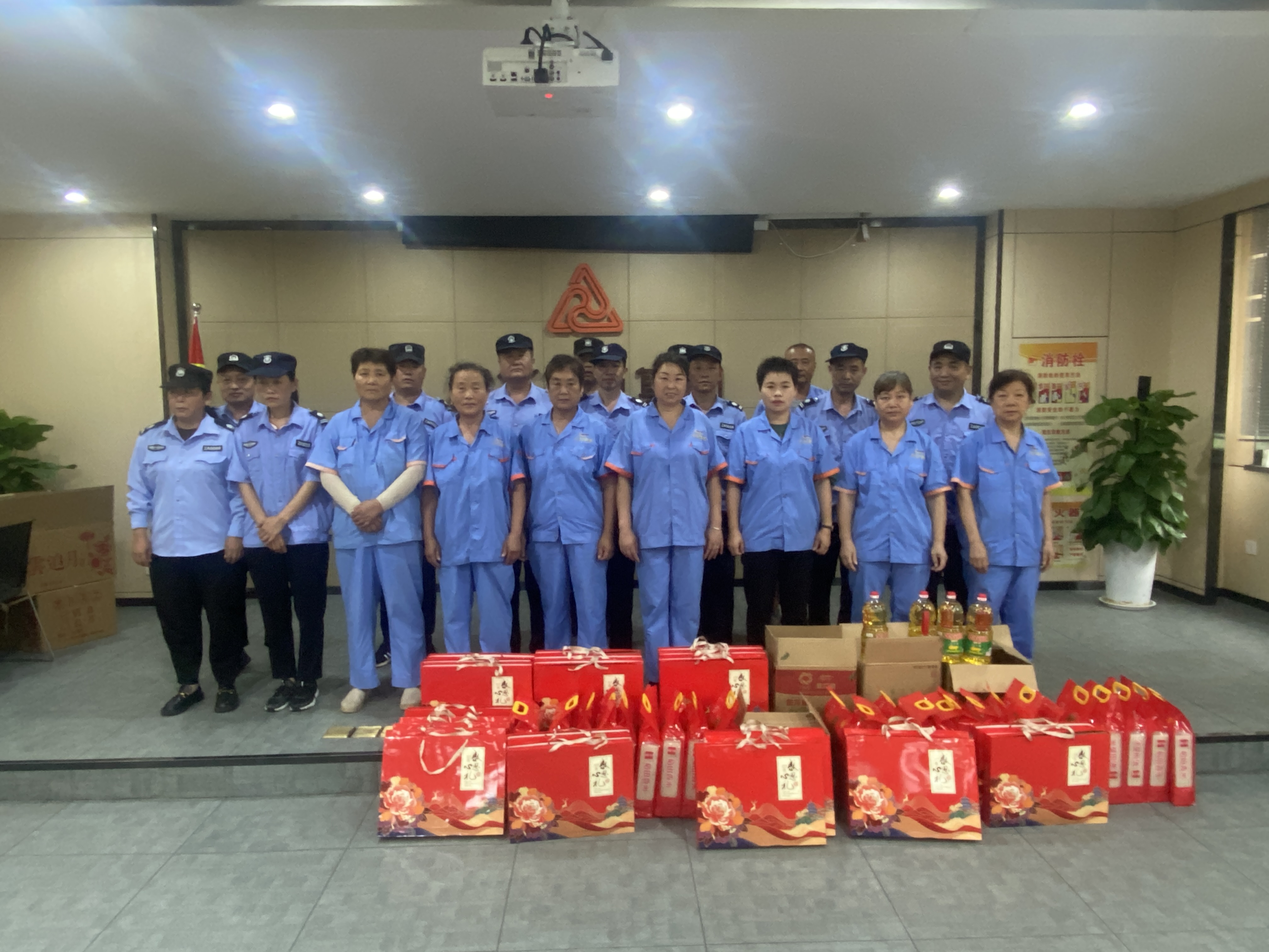 “濃情中秋節，慰問暖人心”——建華文創集團工會開展一線職工慰問活動
